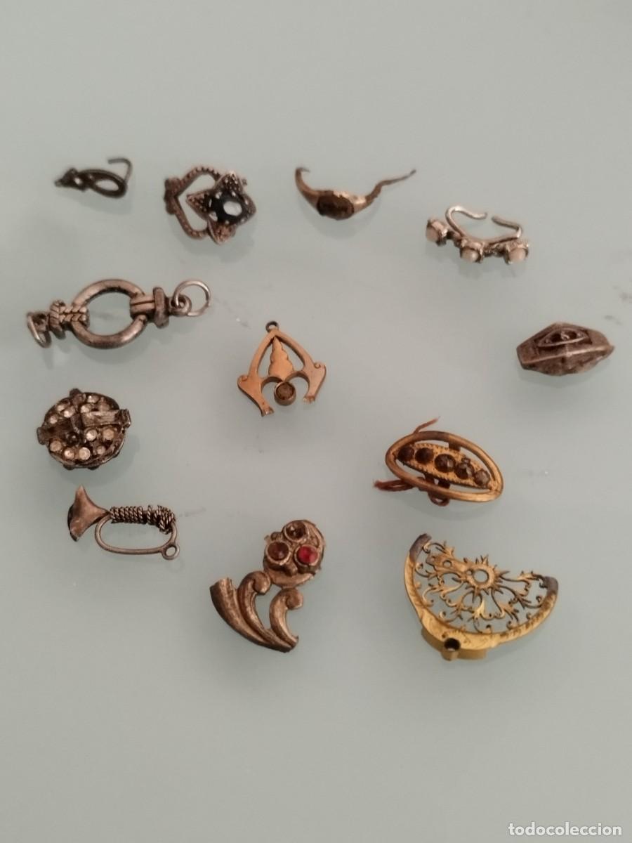 Joyeria: Piezas de joyer&iacute;a antigua, pendientes, broches y colgantes. En mal estado, para restaurar