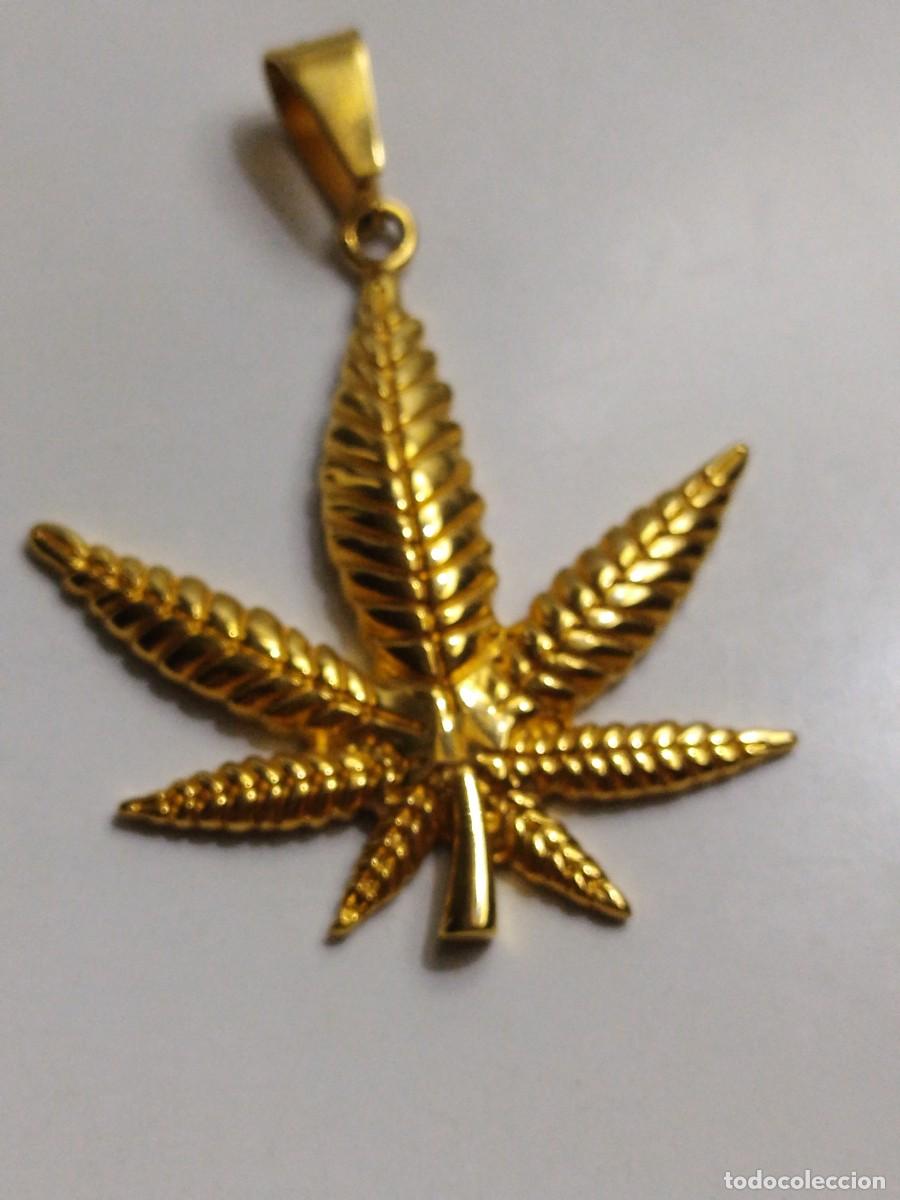 Joyeria: Colgante dorado hoja de marihuana