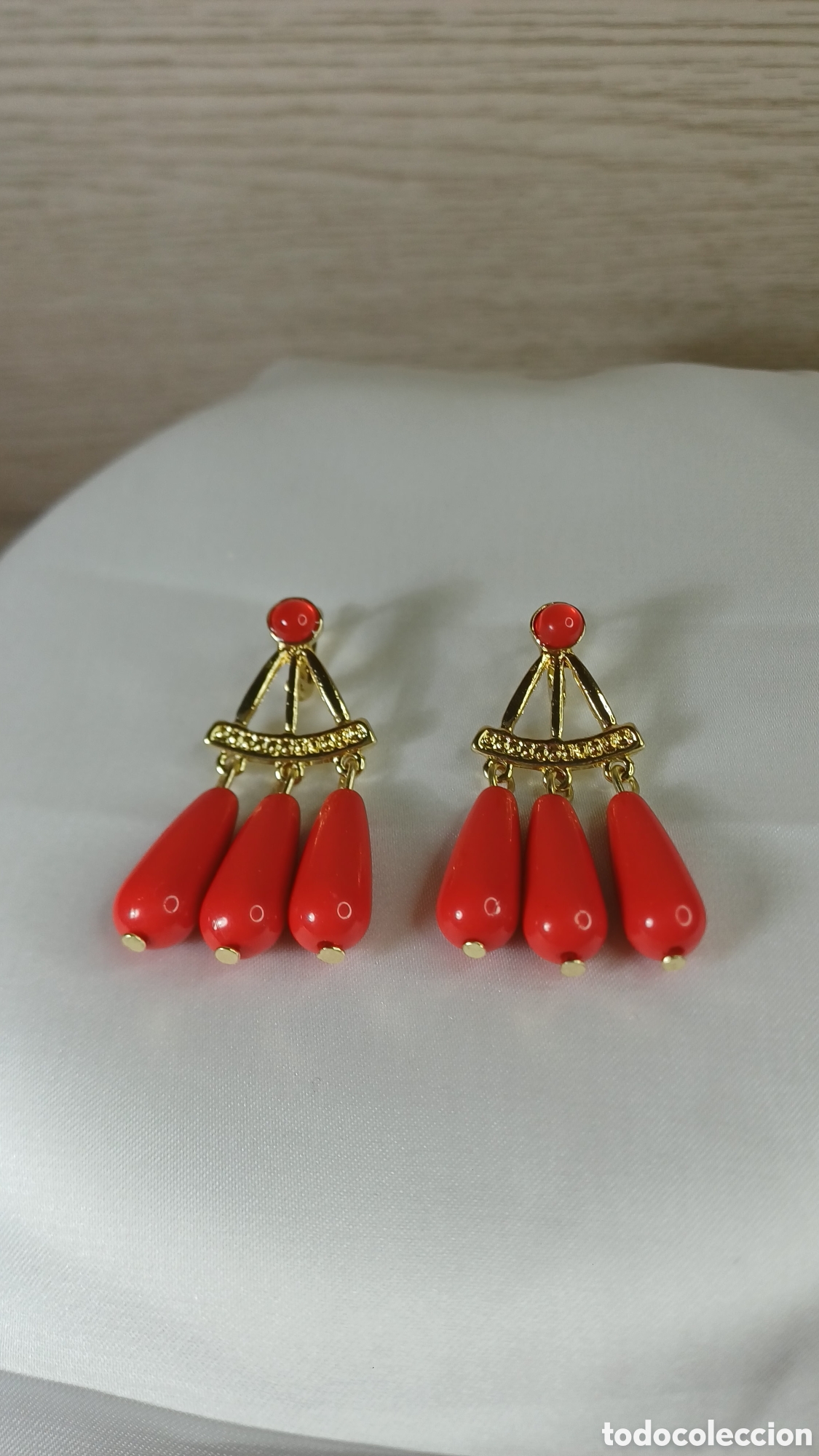 Joyeria: Pendientes Coralia Royale &ndash; Coral Rojo y Chapado en Oro 18K | Cierre Catal&aacute;n | Nuevos con Caja