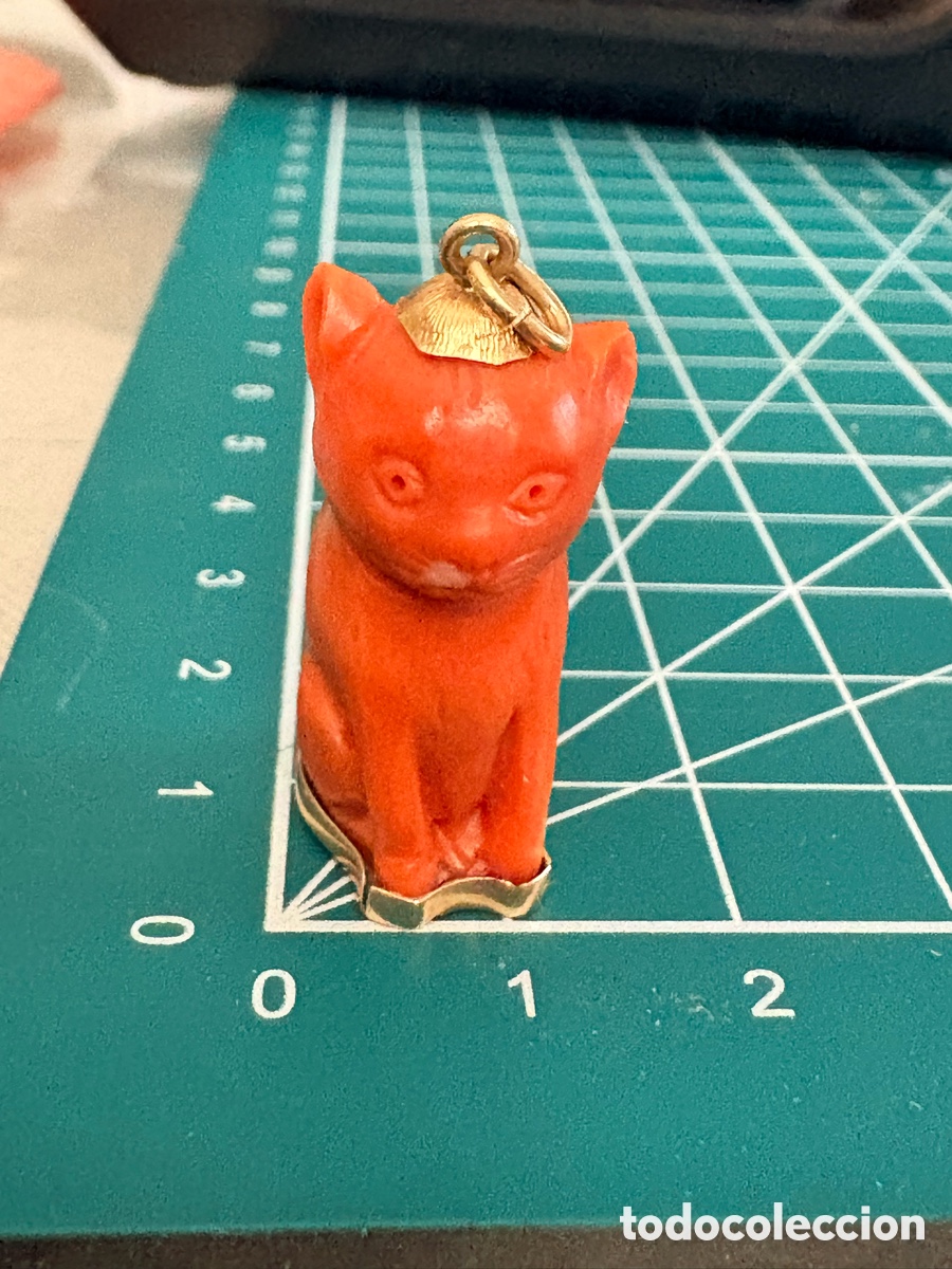 Joyeria: Colgante de Coral y remates de oro muy antiguo