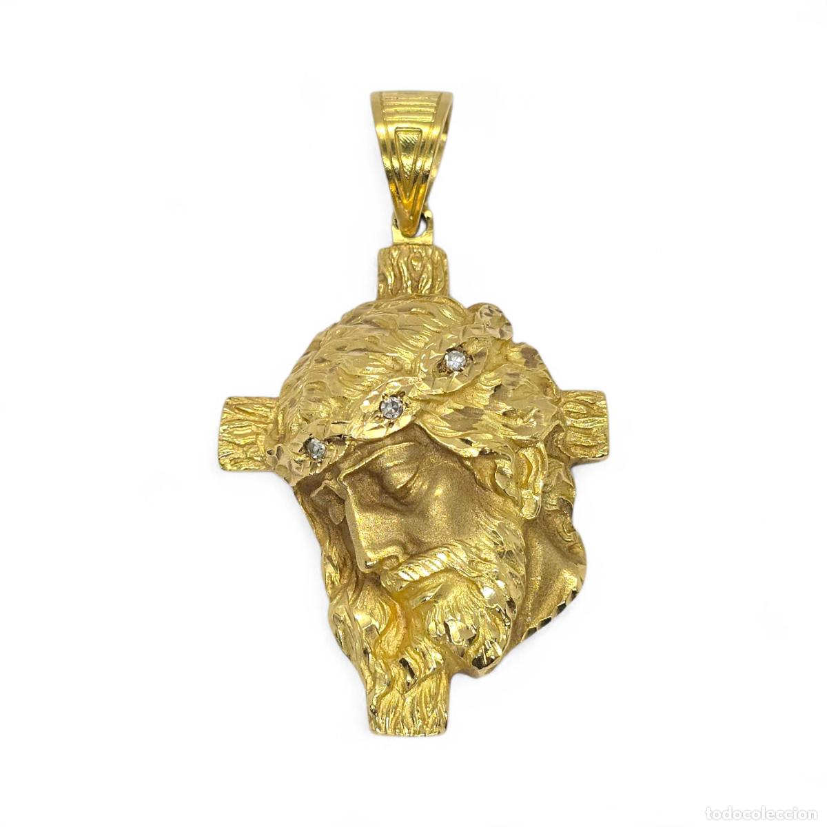 Joyeria: Colgante Cristo en Oro Amarillo de 18 Quilates con 3 Diamantes Naturales