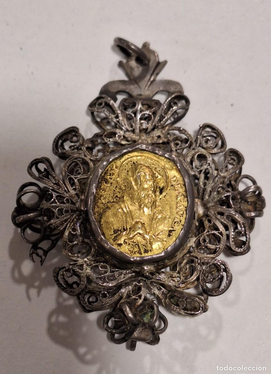 Joyeria: Colgante devocional en filigrana de plata, del siglo XVIII