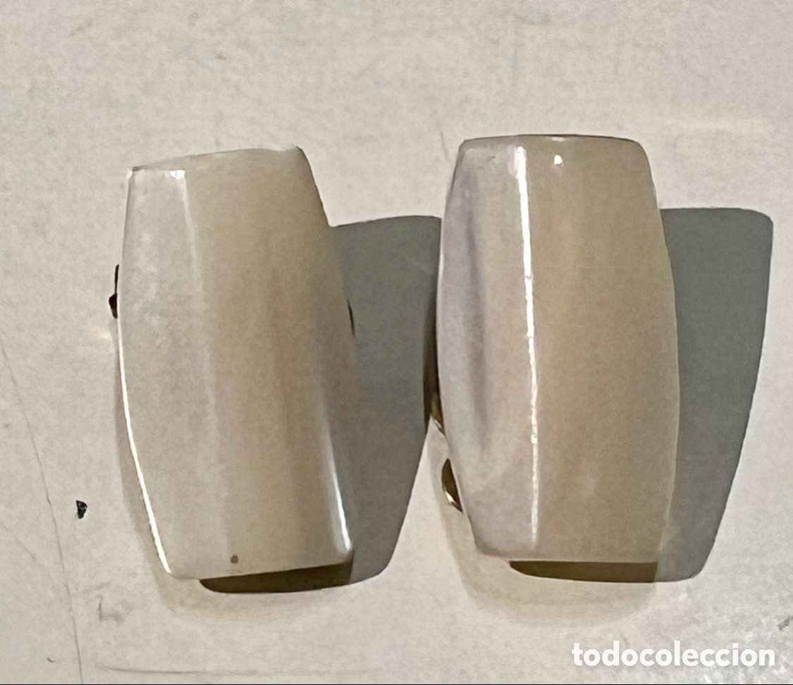 Joyeria: Pendientes. Nacar y Metal dorado. Mid-Century. Praga.