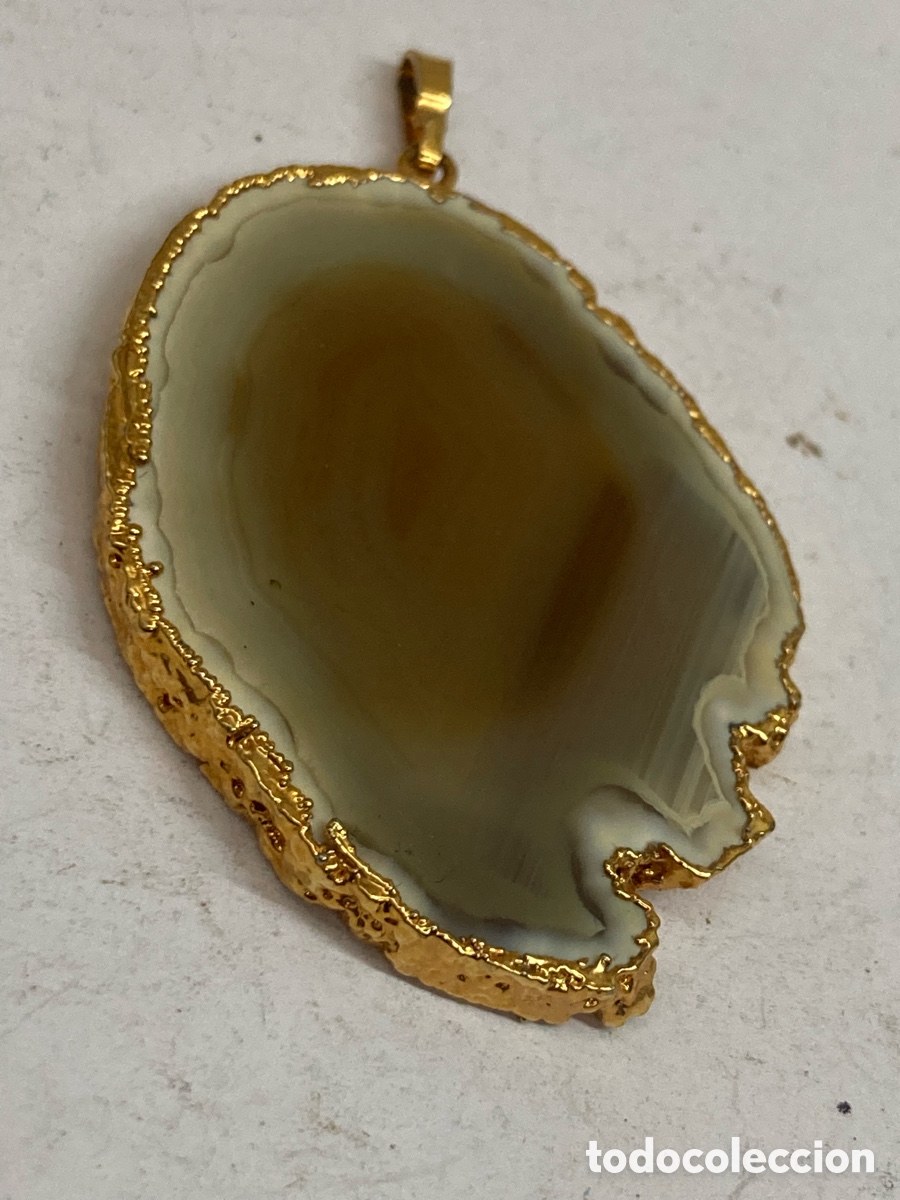 Joyeria: Colgante dorado con piedra C537