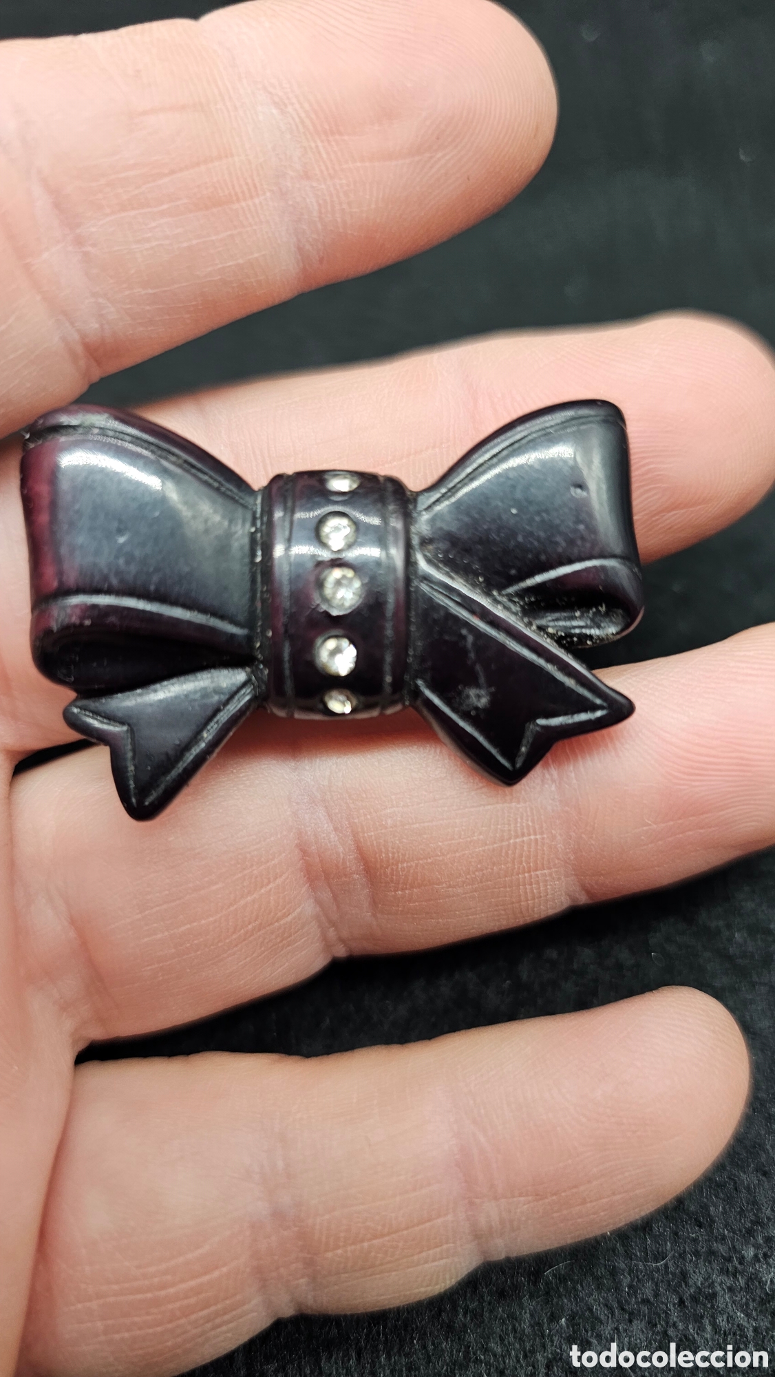 Joyeria: Broche de madera tallada