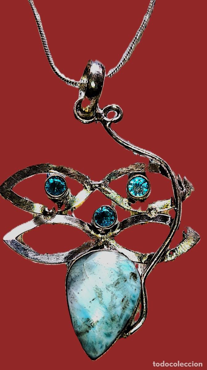 Joyeria: Colgante Chapado en Plata con piedra Larimar,3 Topacios azules y cadena Plata de ley