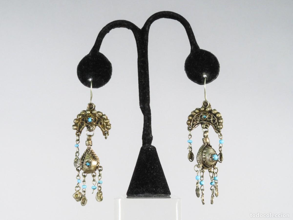 Joyeria: Pareja de pendientes Tuareg en plata con piedras turquesas Marruecos finales del siglo XIX
