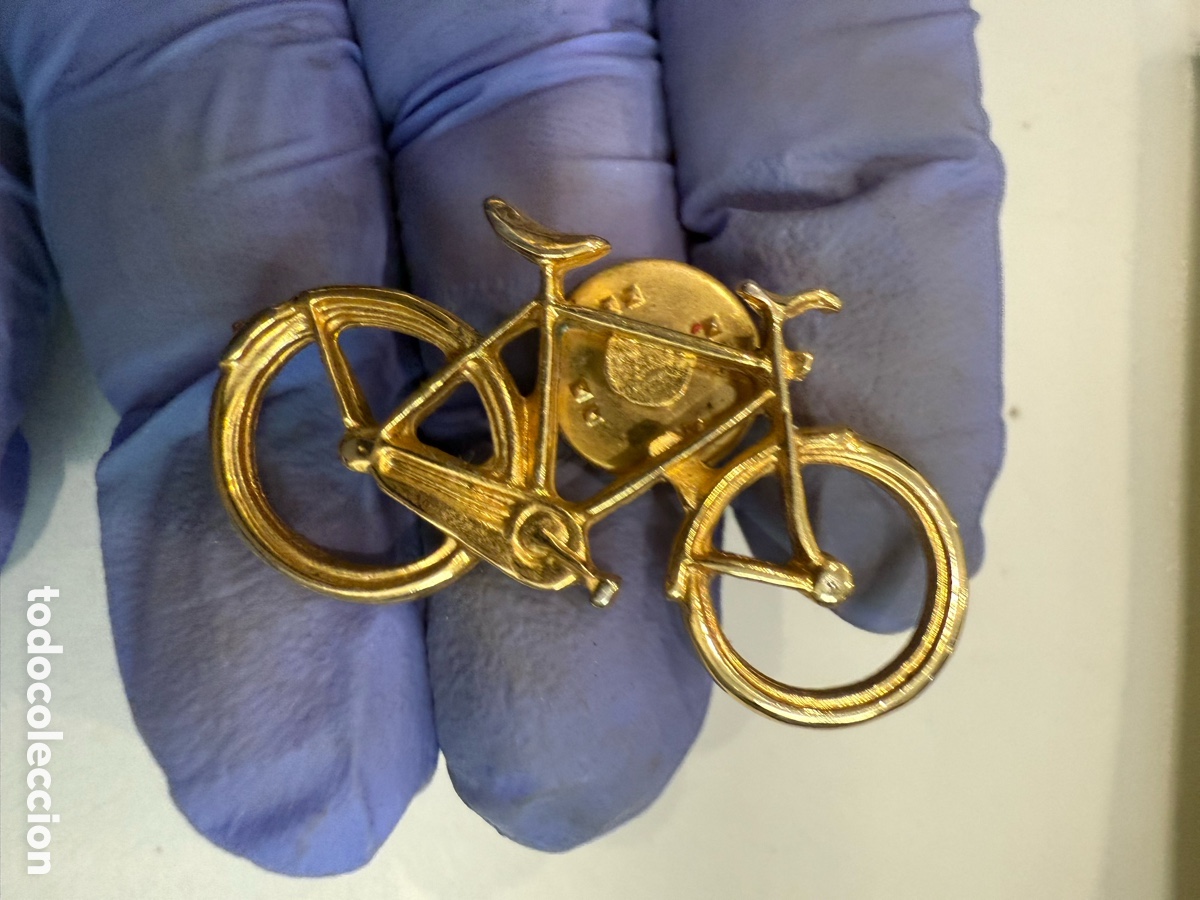 Joyeria: Original broche pin bicicleta de carretera. Insignia met&aacute;lica dorada vintage