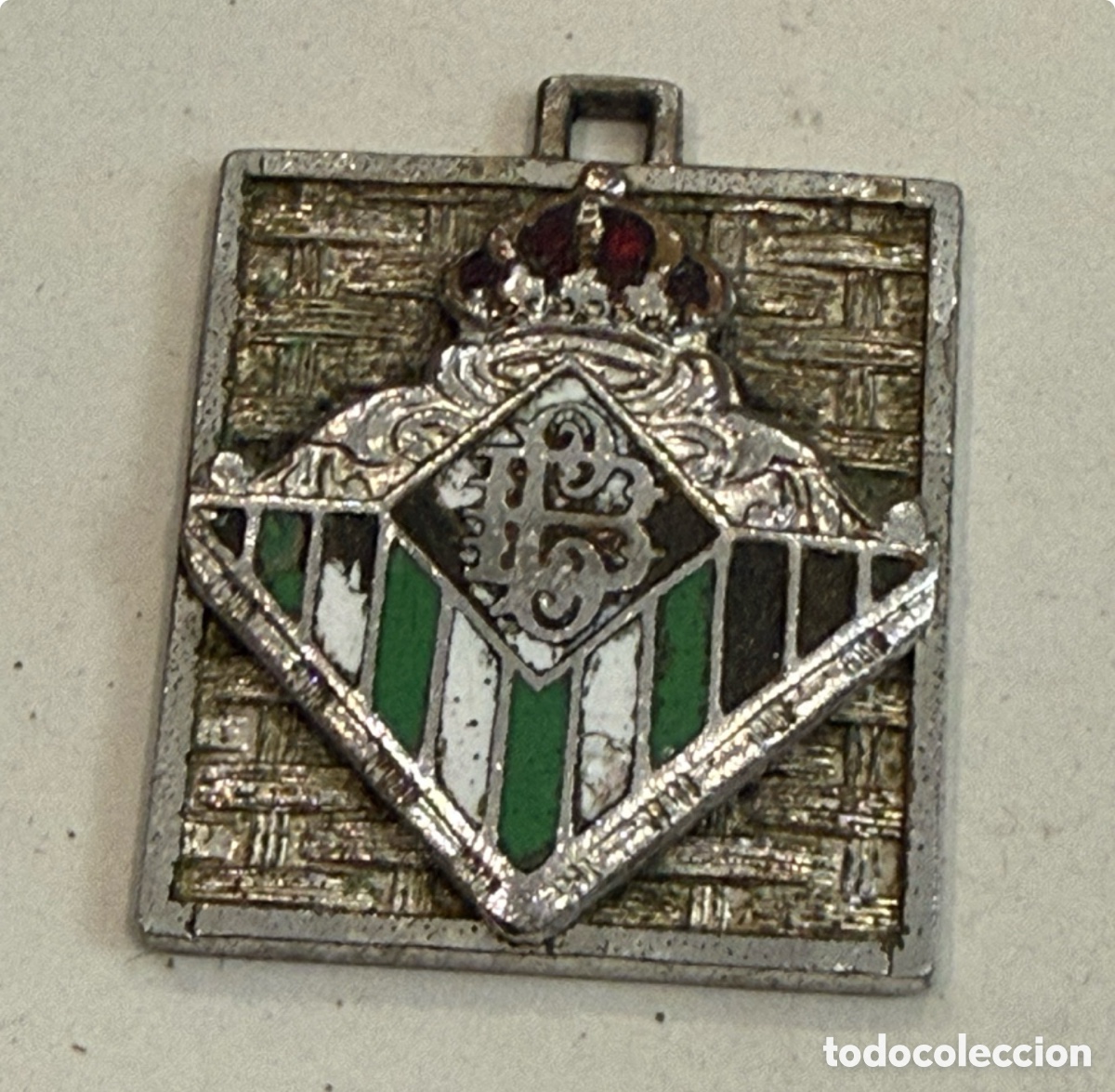 Joyeria: Colgante Real Betis Balompi&eacute; en plata de ley 925. Escudo esmaltado vintage