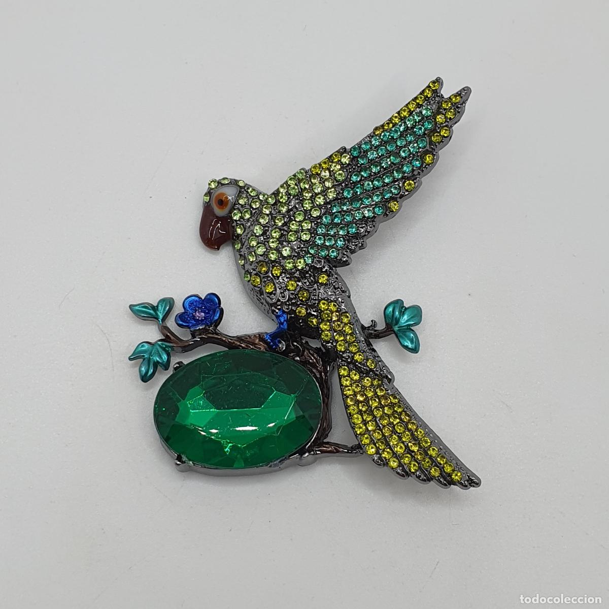 Joyeria: Hermoso broche de loro sobre rama con flores, con bella pedrer&iacute;a y esmaltes al fuego.