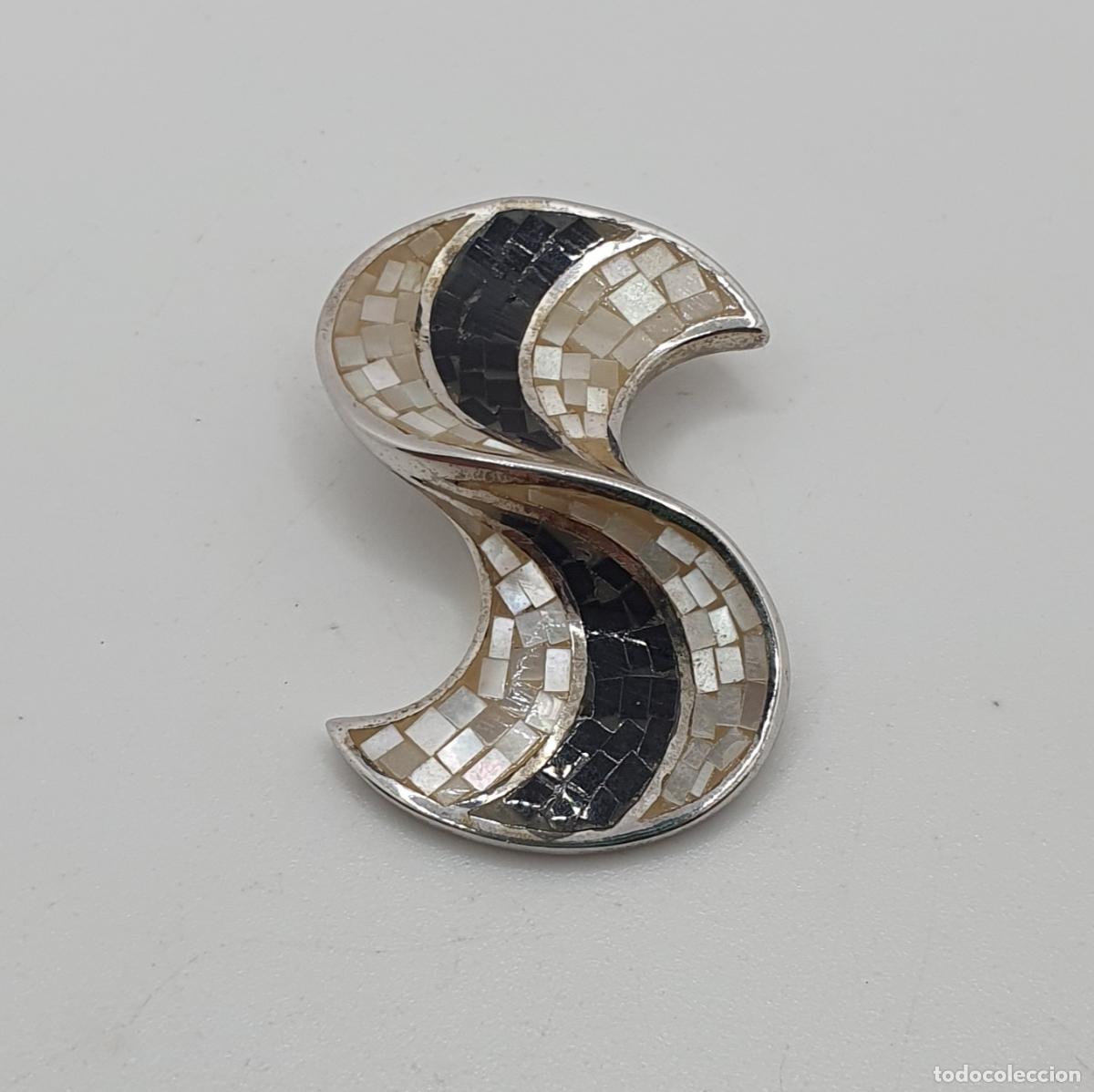 Joyeria: Exquisito colgante vintage en plata de primera ley 925 con mosaico de n&aacute;car y azabache aut&eacute;ntico.