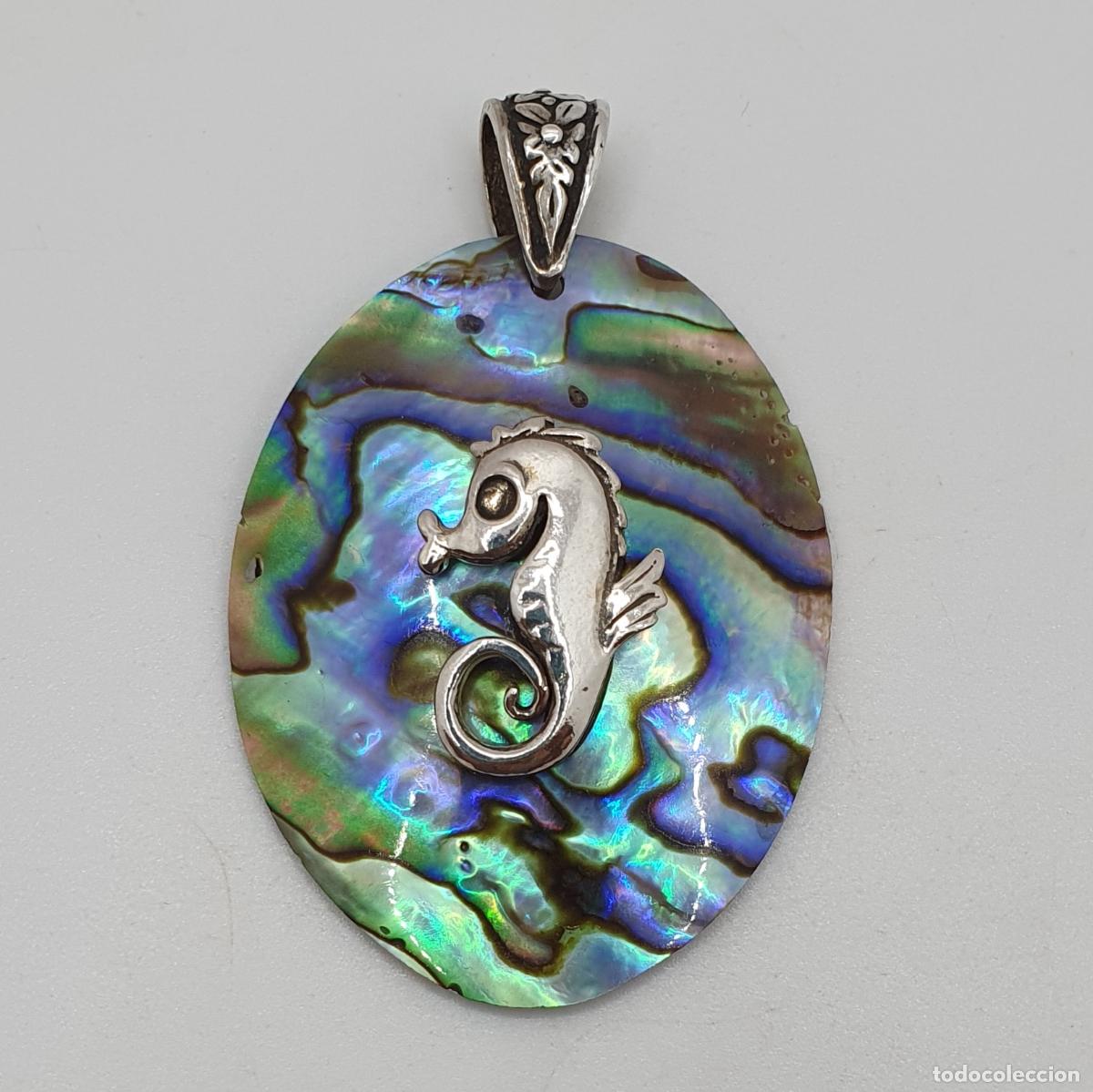 Joyeria: Gran colgante de concha de abul&oacute;n aut&eacute;ntico con argolla y caballito de mar en plata de ley 925.