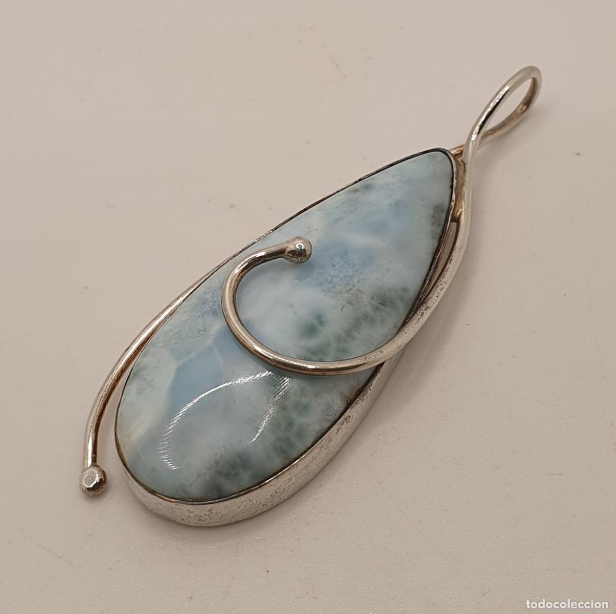 Joyeria: Gran colgante antiguo en plata de primera ley 925 con cabuj&oacute;n aut&eacute;ntico de piedra larimar incrustada