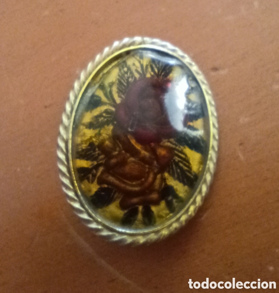 Joyeria: Broche a&ntilde;os 40,dise&ntilde;o floral de rosas rojas pintadas a mano,protegido bajo cristal.