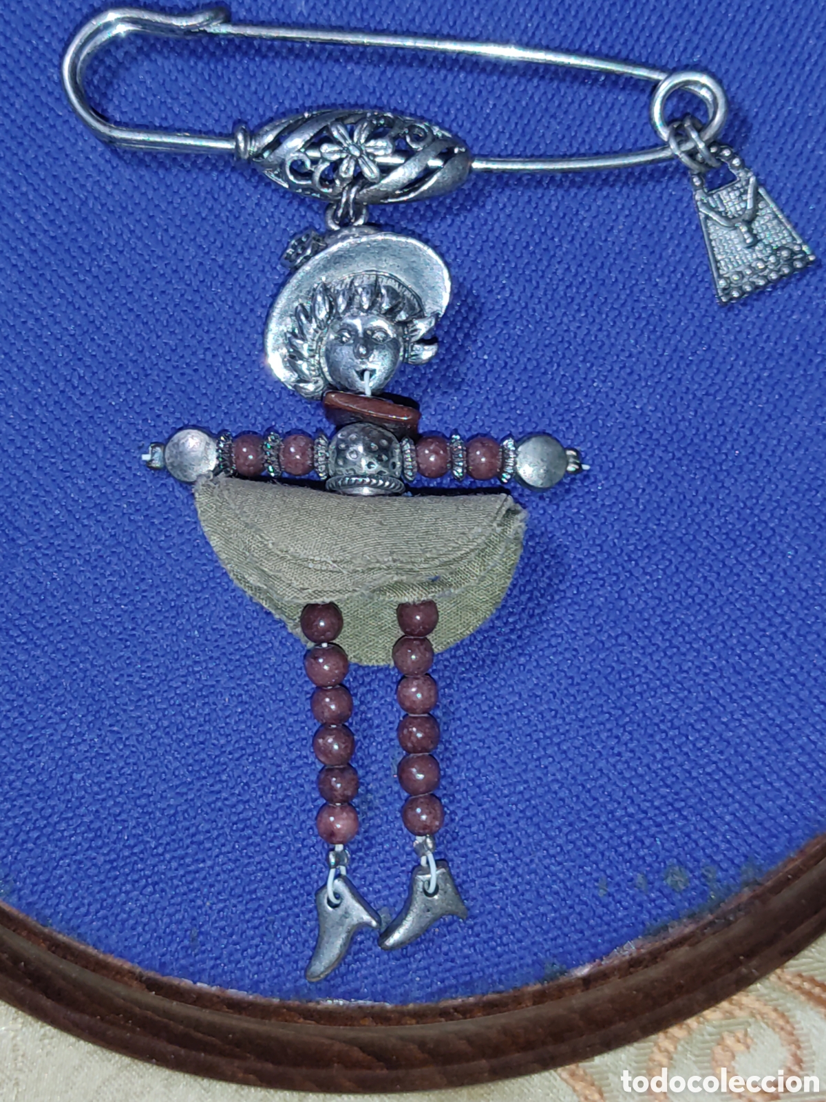 Joyeria: Aguja & prendedor ni&ntilde;a articulada con bolitas de pedrer&iacute;a.Vintage