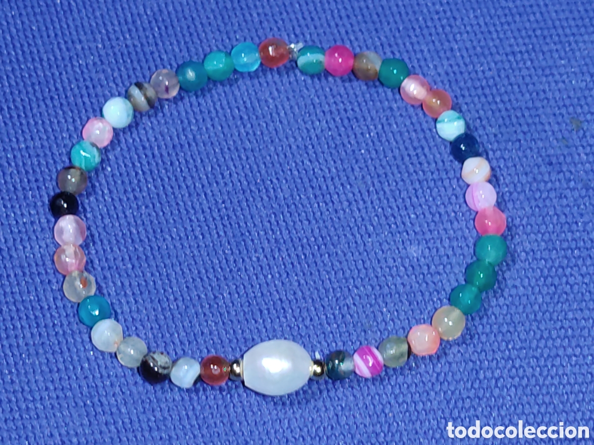 Joyeria: Fina pulsera de piedras semipreciosas con perla cultivada.