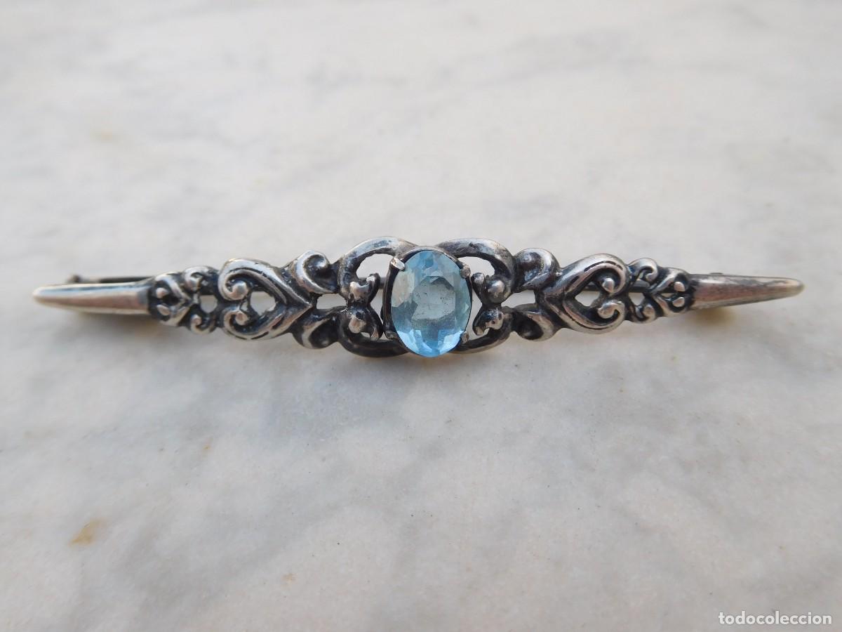 Joyeria: Broche antiguo de plata con piedra o cristal azul en el centro