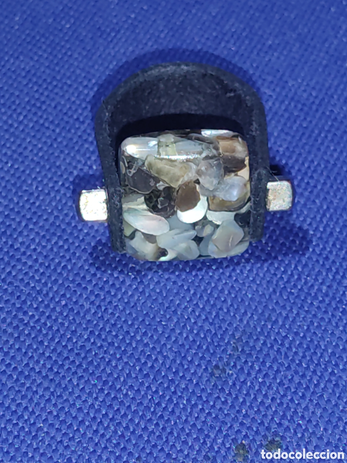 Joyeria: Anillo de n&aacute;car acr&iacute;lico reversible.