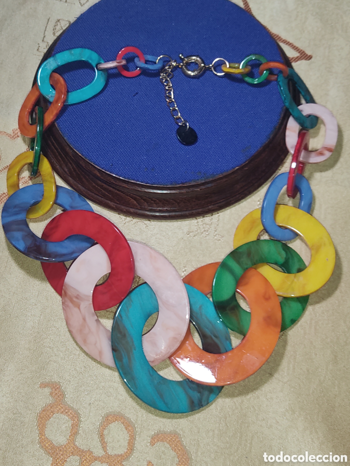 Joyeria: Collar de aros grandes acr&iacute;licos