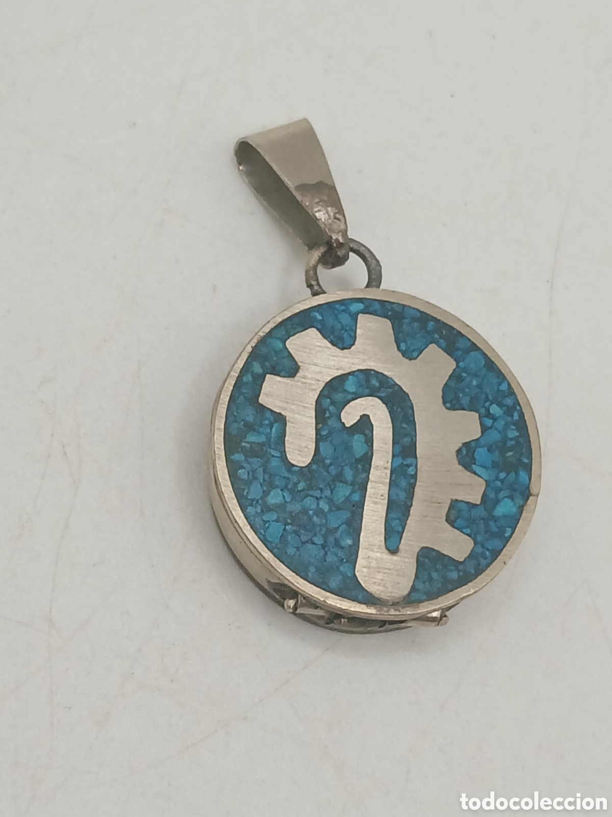 Joyeria: Colgante pastillero alpaca plateada y turquesa. M&eacute;xico