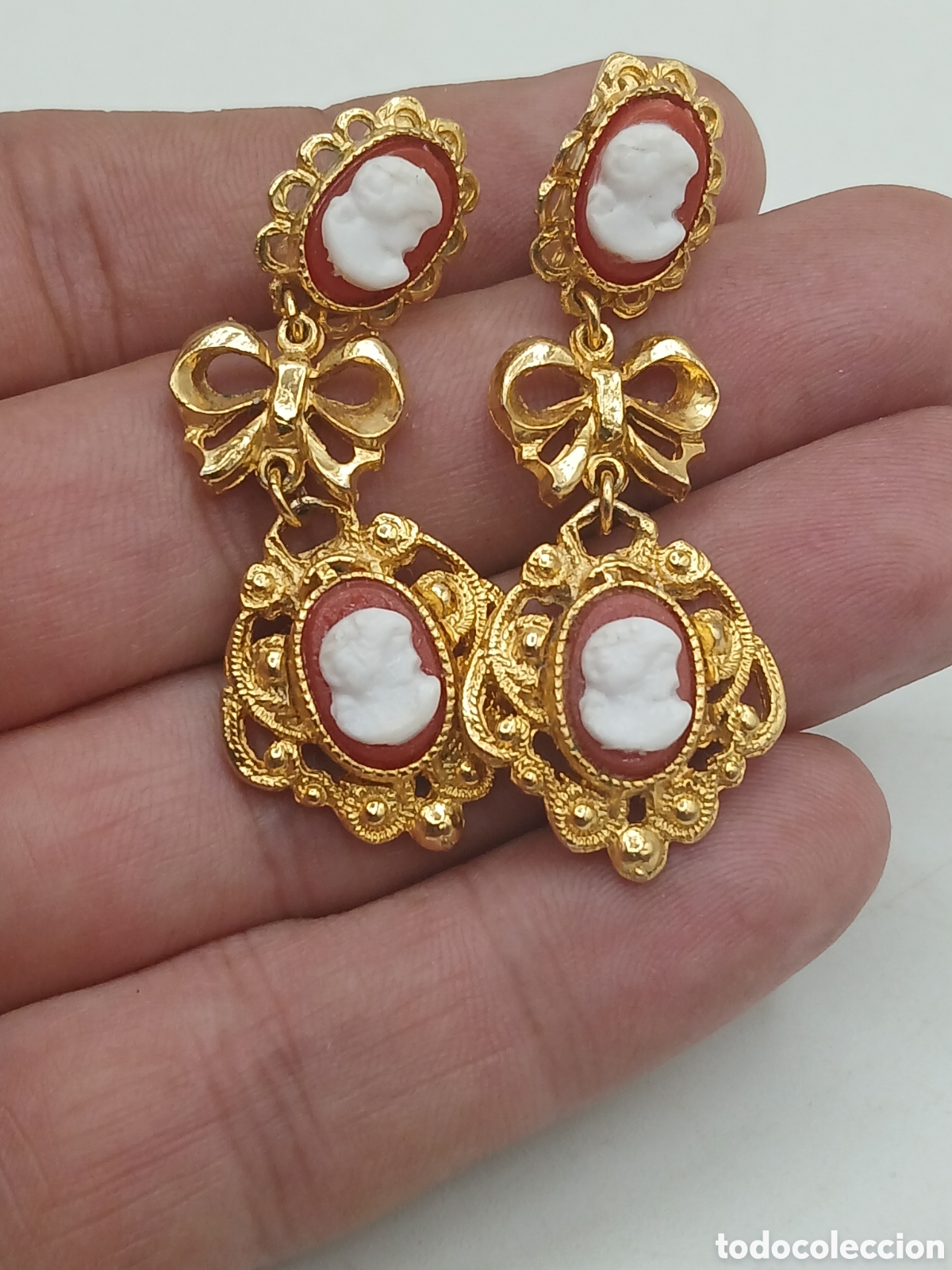 Joyeria: Pendientes articulados metal chapado oro y camafeo