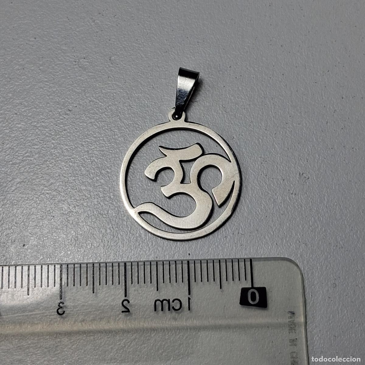 Joyeria: COLGANTE S&Iacute;MBOLO OM DE ACERO INOXIDABLE - MEDALLA ESPIRITUAL YOGA BOHO 2.5CM