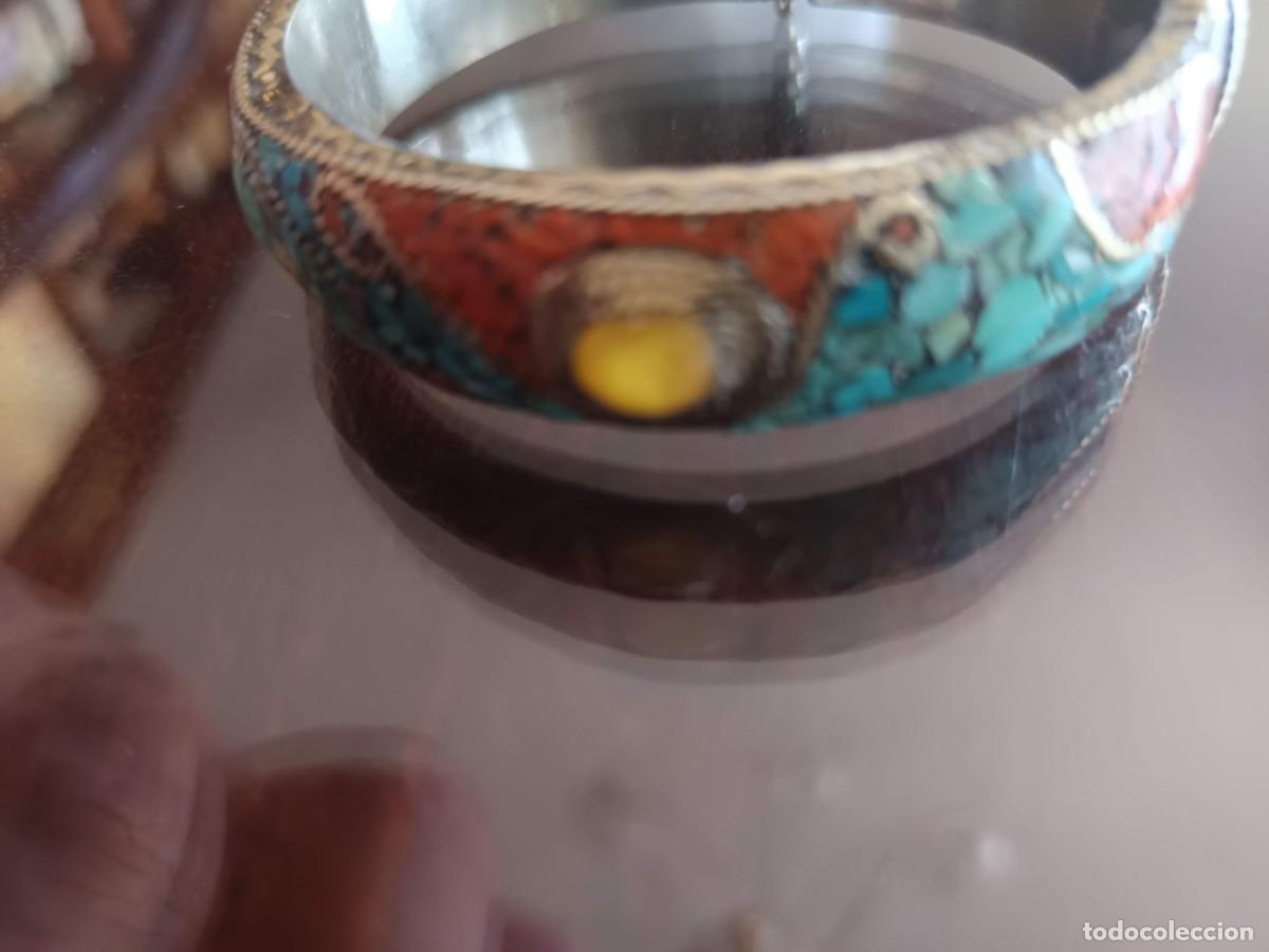 Joyeria: Brazalete de joyer&iacute;a tibetana con incrustaciones artesanales