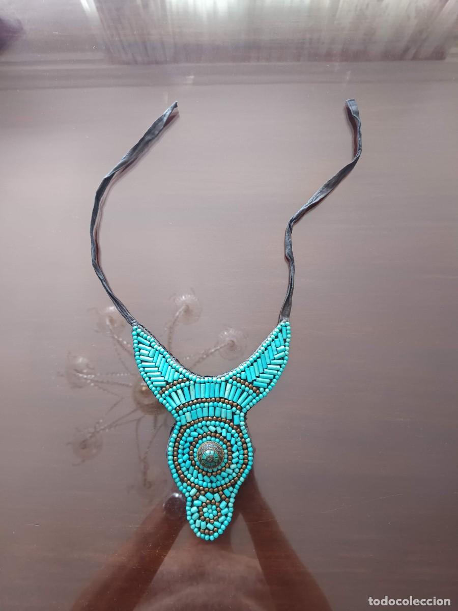 Joyeria: Collar estilo boho-chic de color turquesa con elaborado dise&ntilde;o artesanal de abalor