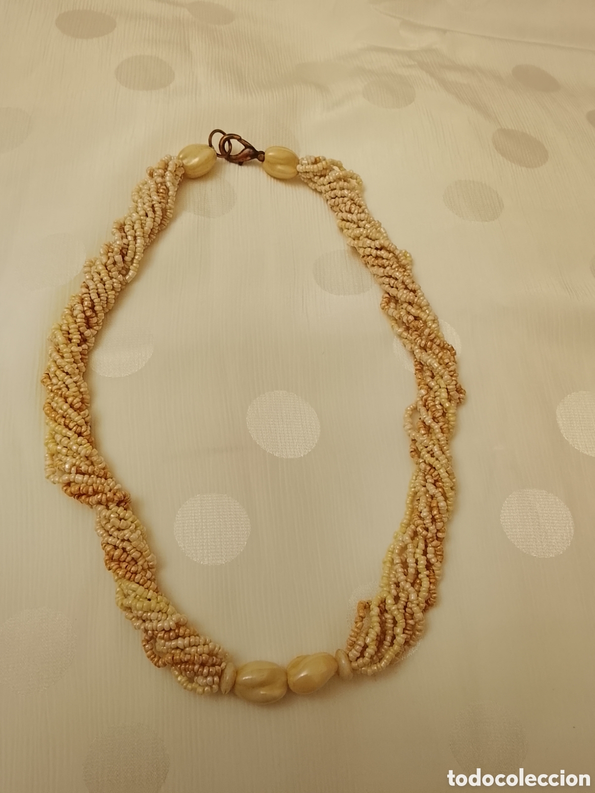 Joyeria: Gargantilla de hilos de nacar perlados