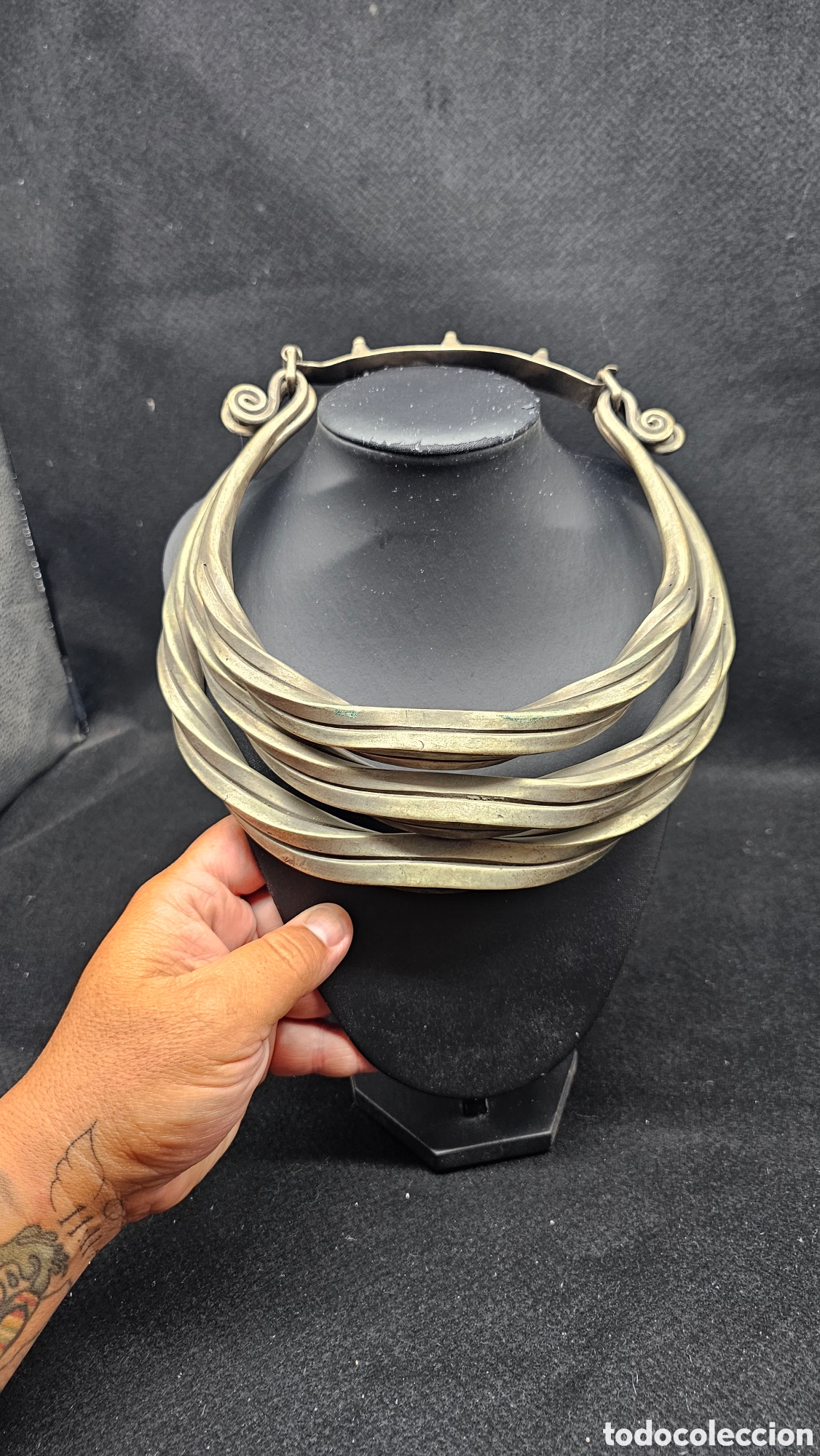 Joyeria: collar ceremonial estilo torc de la etnia Miao de China,