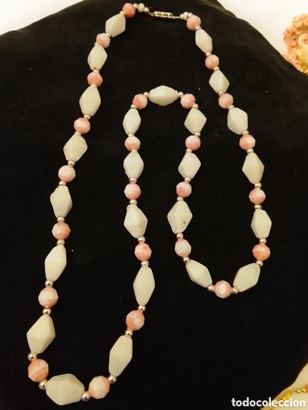 Joyeria: Antiguo collar de cristal murano facetado ,bicolor .Mide 60 cent .