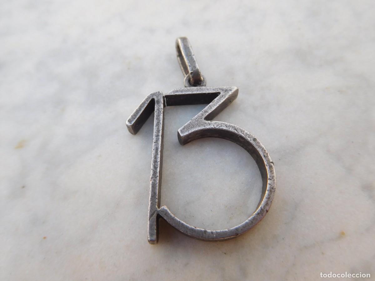 Joyeria: Colgante de plata con el n&uacute;mero 13