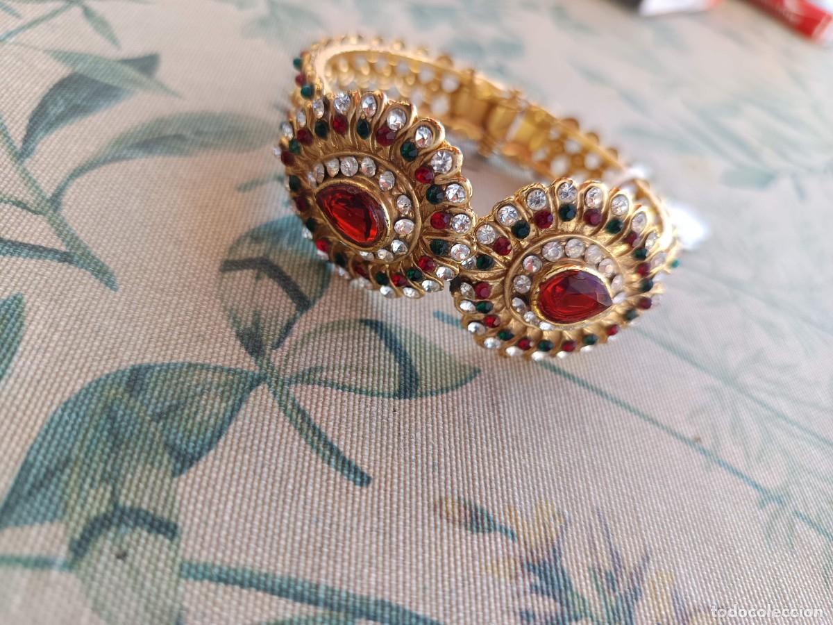 Joyeria: Pulsera r&iacute;gida o kada india de dise&ntilde;o tradicional dorado