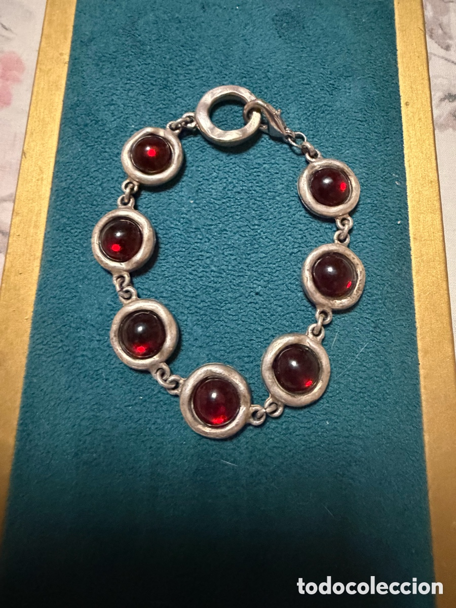 Joyeria: Pulsera plateada y roja