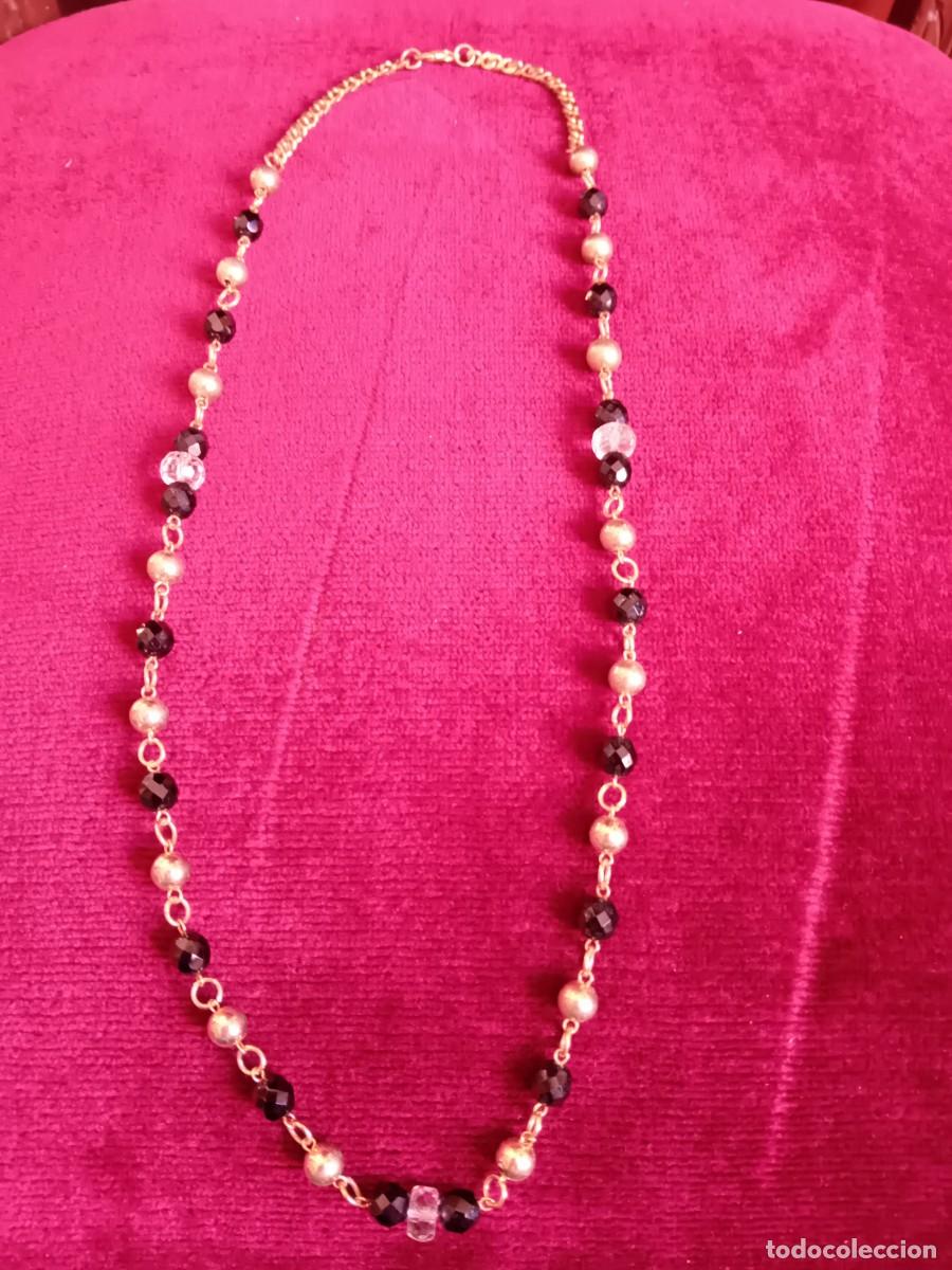 Joyeria: Collar de cuentas ba&ntilde;adas en oro y cristal negro y transparente, d&eacute;cada de los 70