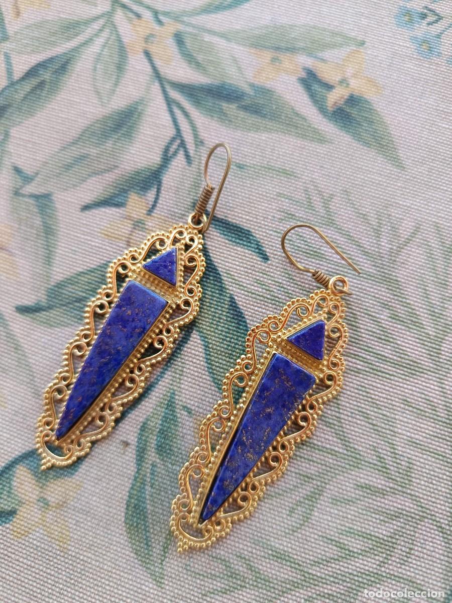 Joyeria: Pendientes de estilo bohemio con una piedra lapisl&aacute;zuli azul intenso