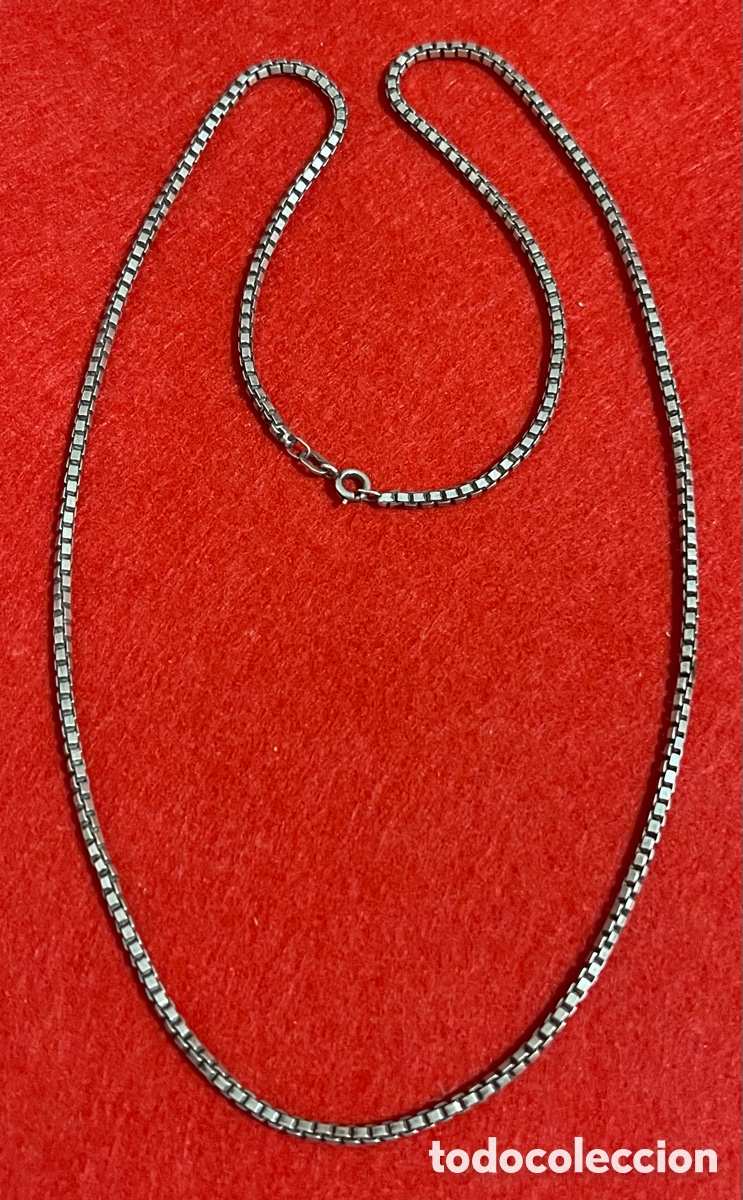 Joyeria: Bonita Cadena, de Dise&ntilde;o, muy setentero, en plata de ley.
