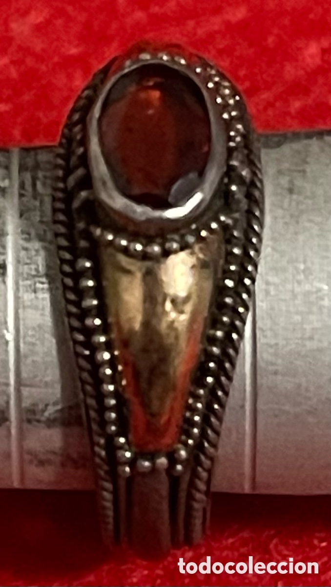 Joyeria: Antiguo Anillo, en plata de ley, Oro y piedra central granate