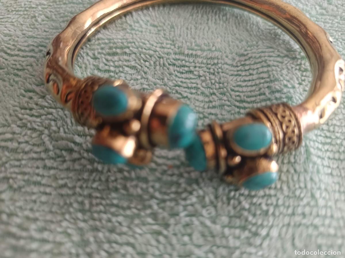 Joyeria: brazalete r&iacute;gido de metal de estilo indio