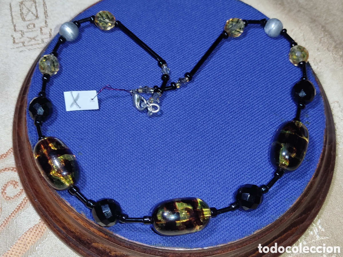 Joyeria: Collar Art Dec o de tubos y cuentas de cristal y barriles de resina imitando a ambar. *X*