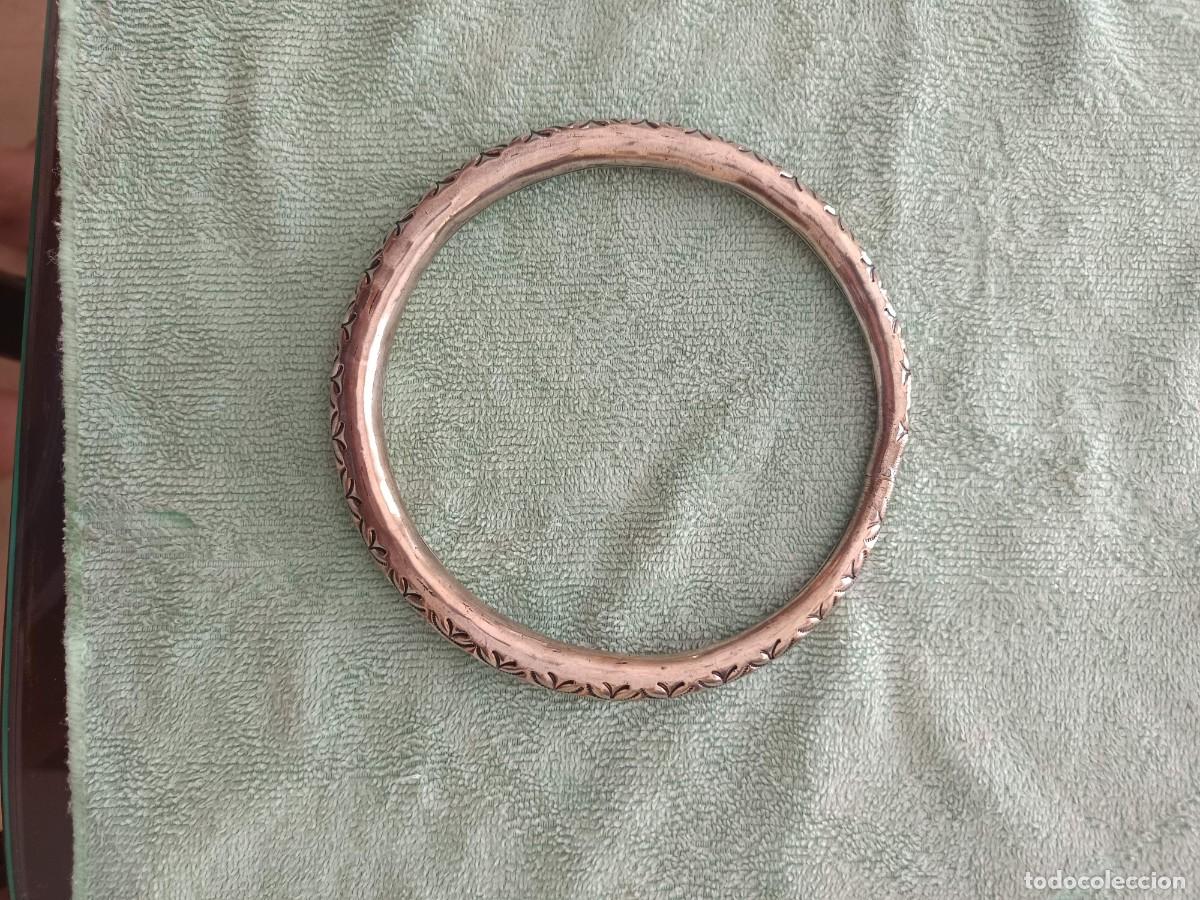 Joyeria: Brazalete r&iacute;gido tradicional de metal