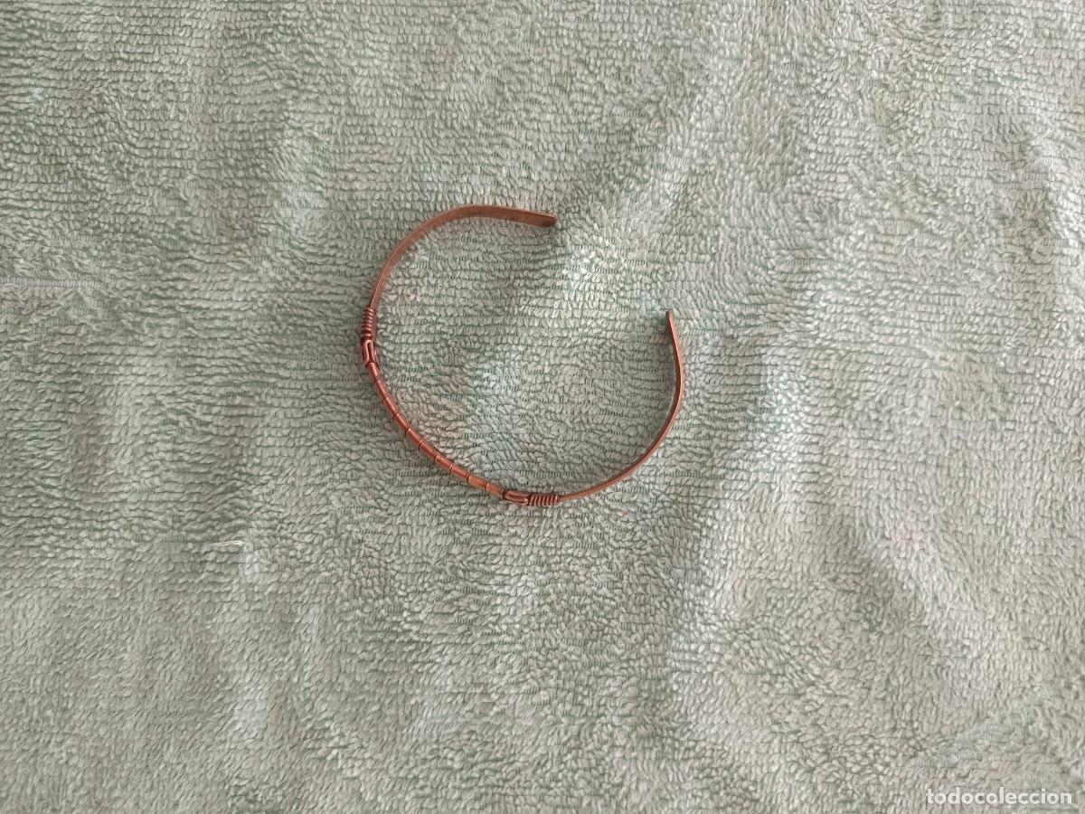 Joyeria: Brazalete artesanal r&iacute;gido (cuff) hecho de cobre