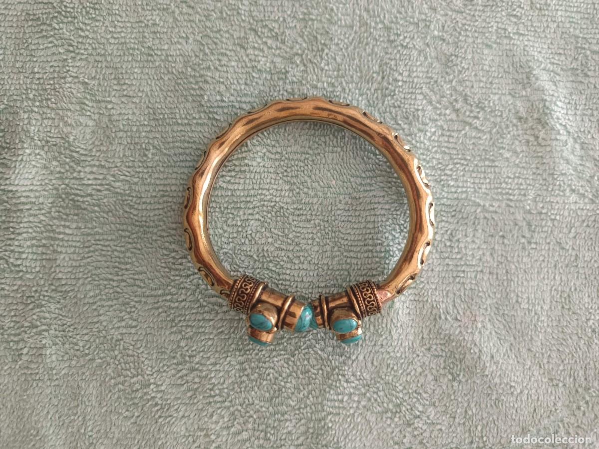 Joyeria: Brazalete r&iacute;gido de estilo &eacute;tnico