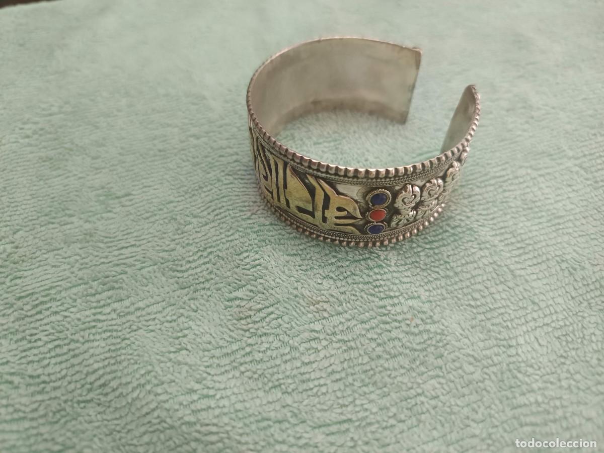 Joyeria: Brazalete abierto o esclava de estilo tibetano/nepal&iacute;