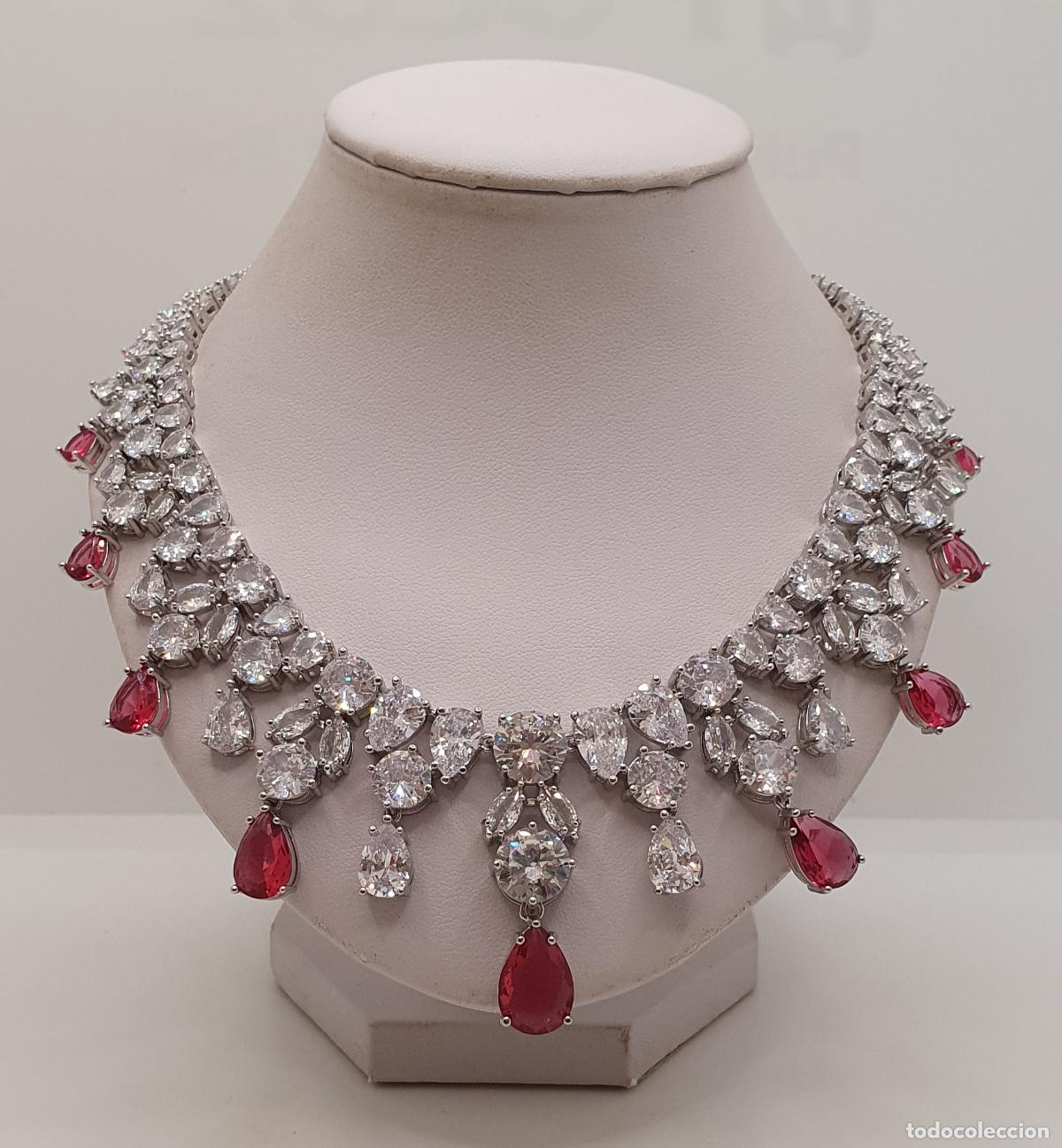 Joyeria: Elegante gargantilla de lujo estilo princesa chapada en oro blanco de 18k, circonitas y rub&iacute;s creado