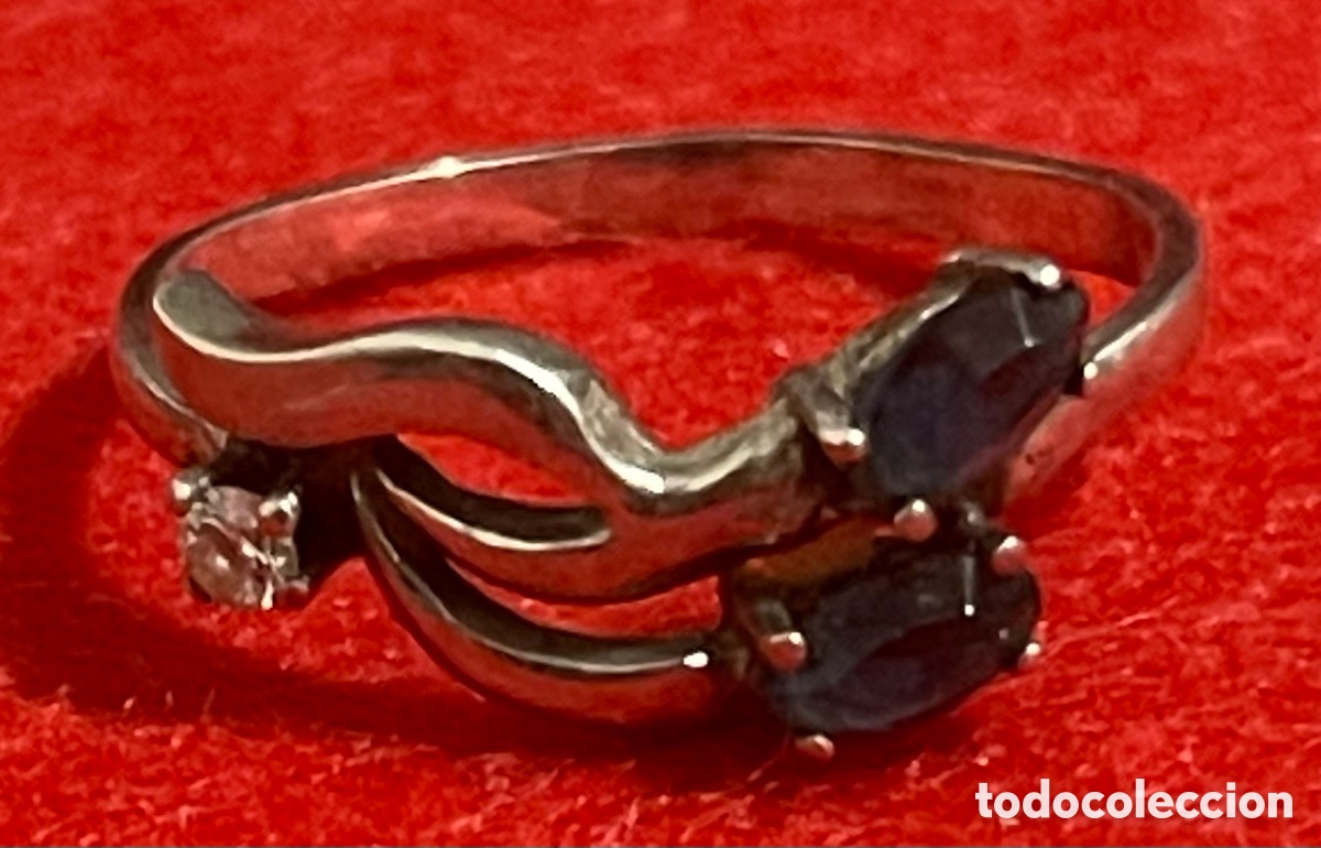 Joyeria: Precioso Anillo, en plata de ley y piedras tipo zafiros.