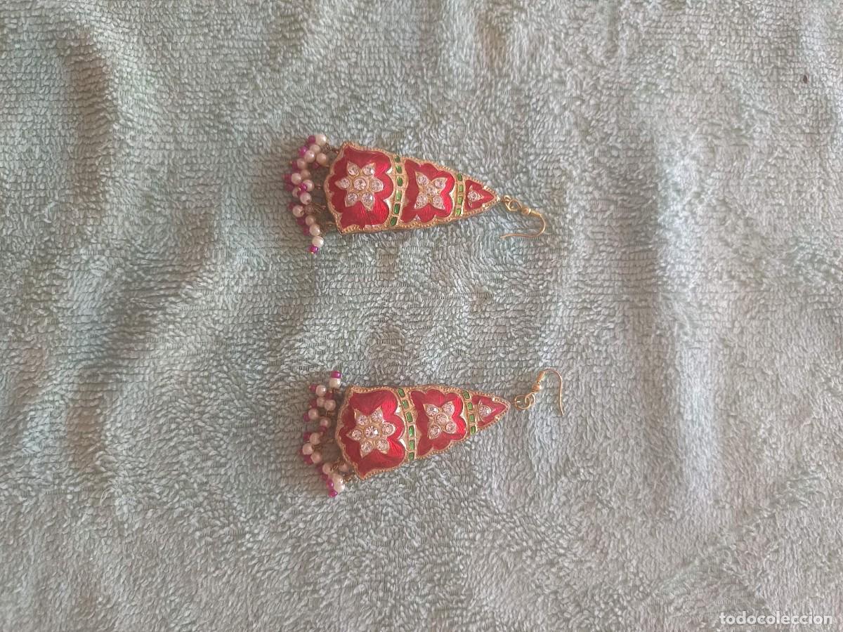 Joyeria: Pendientes largos tradicionales de estilo indio conocidos como meenakari y kundan