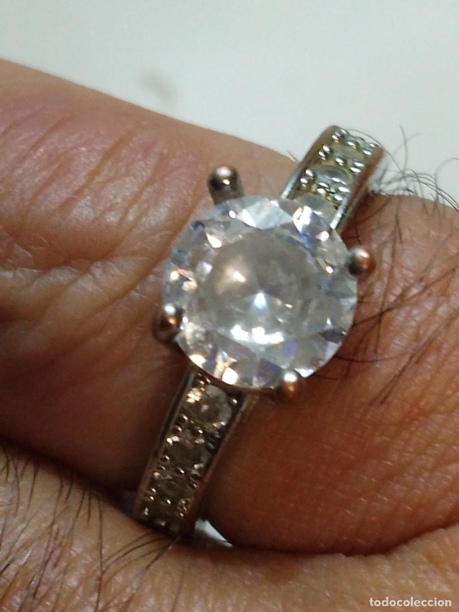 Joyeria: Anillo plata 925 con circonitas cog&iacute;a con 4 garras
