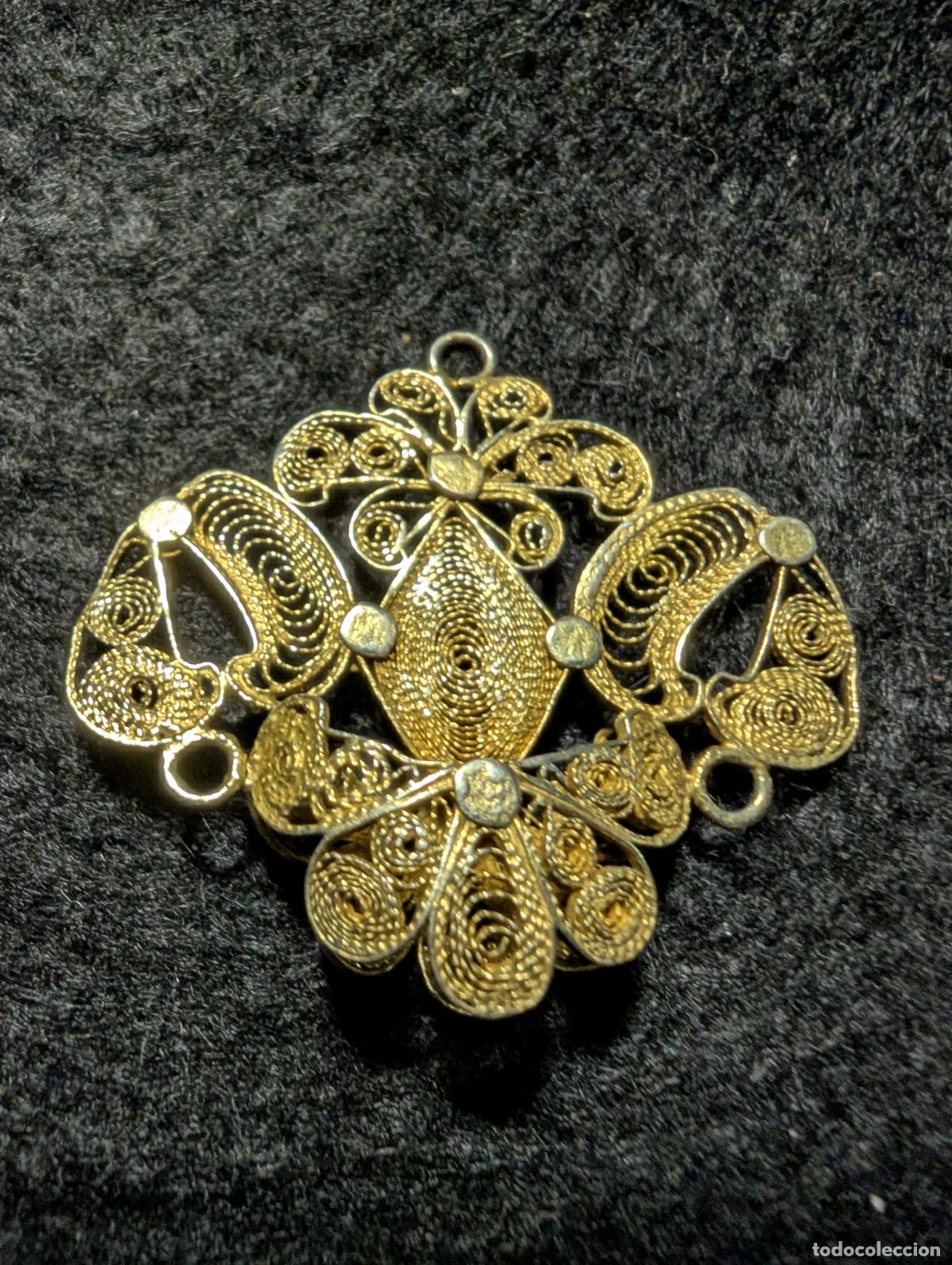 Joyeria: PARTE O PIEZA CENTRAL DE PLATA DORADA DE UN ROSARIO DEL S XIX. FILIGRANA CHARRA