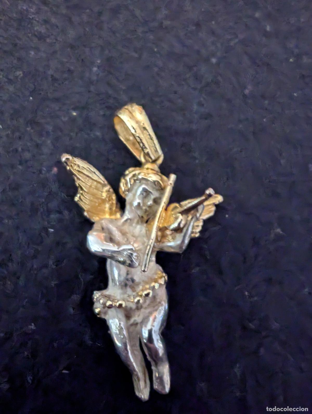 Joyeria: QUERUBIN TOCANDO EL VIOLIN. COLGANTE TRIDIMENSIONAL EN PLATA CON DETALLOS DORADOS. 6,33 gr.